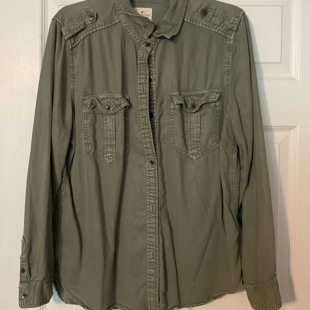 Oversized Boyfriend fit flannel. Very nice to overlay.